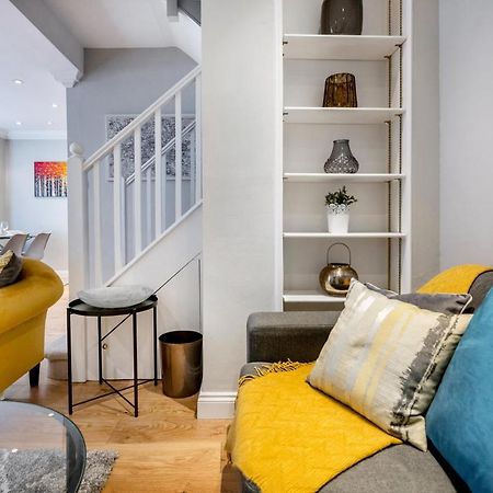 Appartement Victoria Mews House - By Sojourn à Londres Extérieur photo